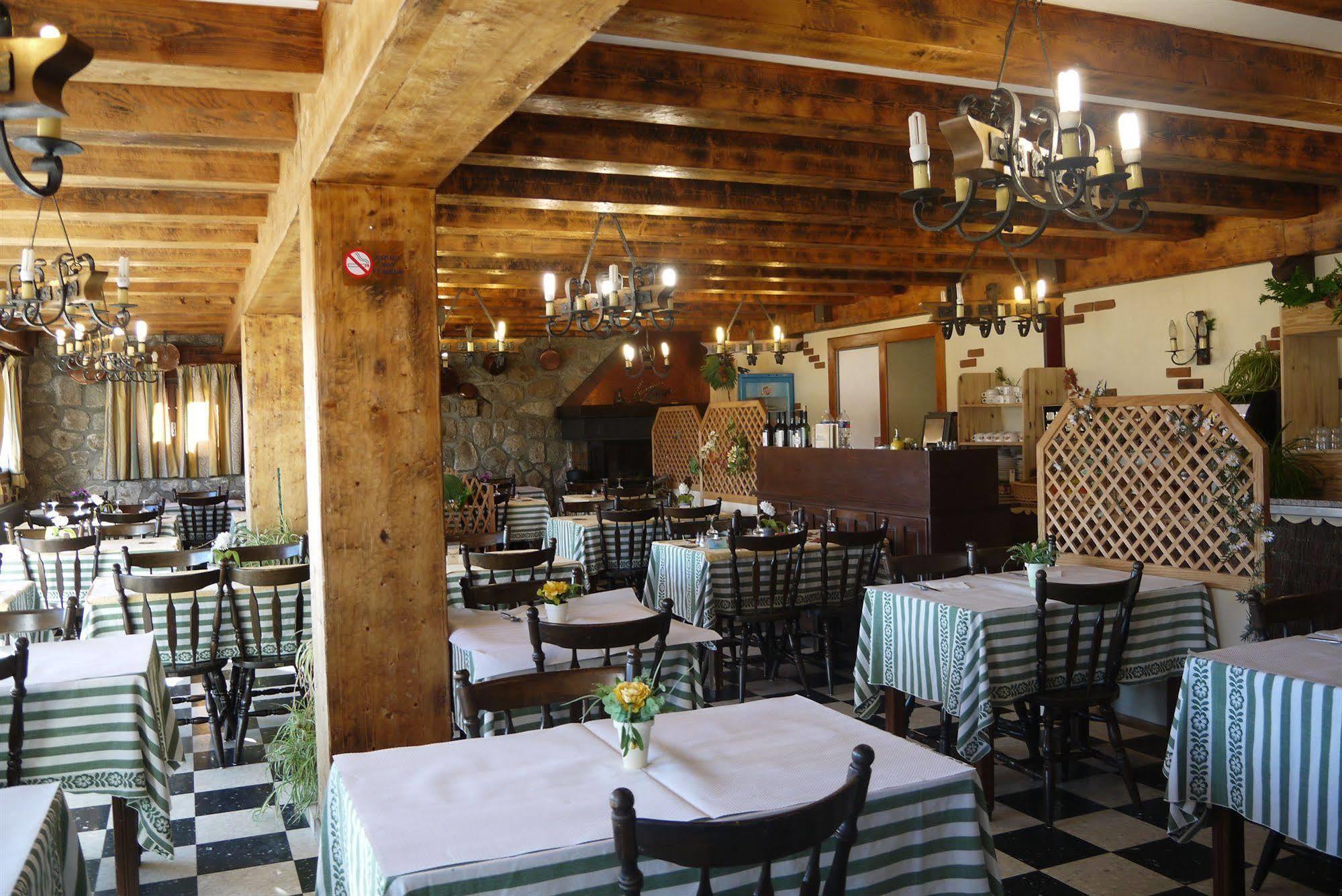 Hotel L'Oustalet Font-Romeu-Odeillo-Via Exterior foto